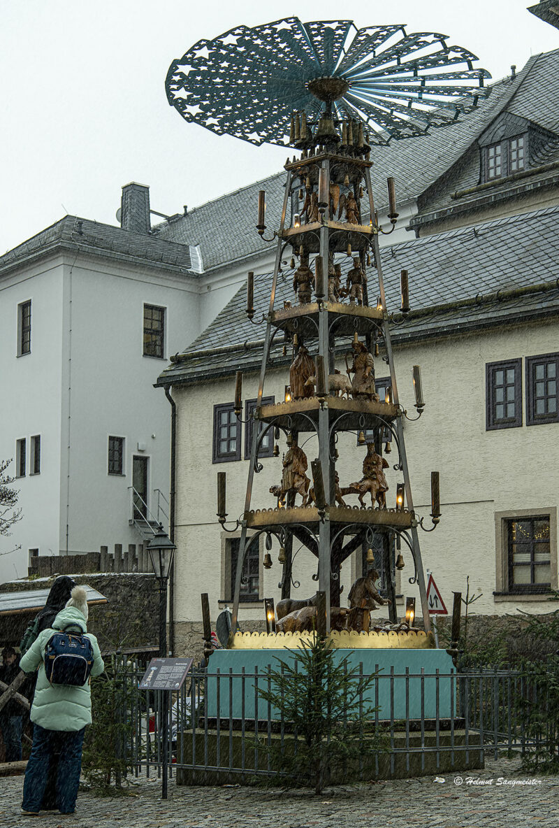 Outdoor - Weihnachts - Pyramide mit 5 Ebenen.