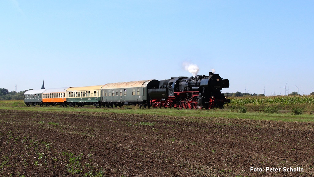 Das Bild zeigt unseren Zug nach Freyburg (Unstrut) bei Granschütz.