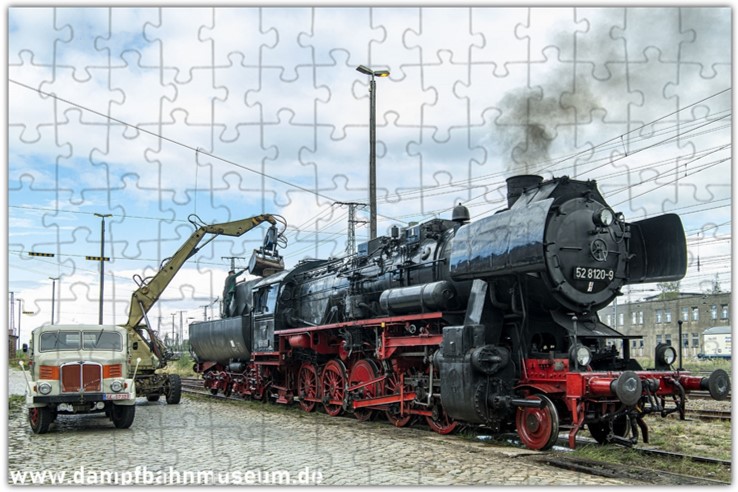 Das Bild zeigt die Puzzle Vorlage Lok 52 8154 in Falkenberg. Die Vorlage zeigt die Lok beim Kohle nehmen.
